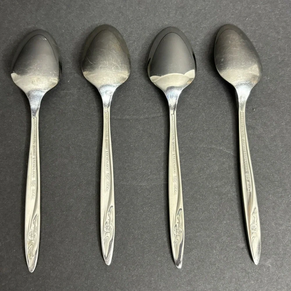 4 Rogers International Deluxe Baroness Teaspoons 6 1/8